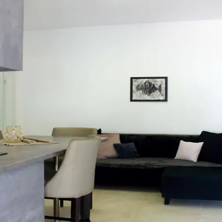 Anemomylos Luxus Suites-boutique & Pool アパート レフキンミ