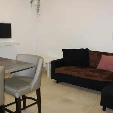 Anemomylos Luxus Suites-boutique & Pool アパート レフキンミ