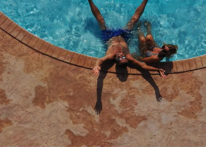 公寓 Anemomylos Luxus Suites-boutique & Pool 莱夫基米