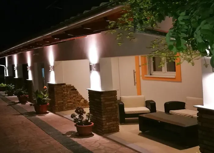 Anemomylos Luxus Suites-boutique & Pool 公寓 莱夫基米