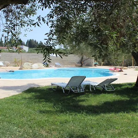 Anemomylos Luxus Suites-boutique & Pool דירה *