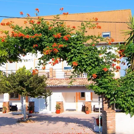 Anemomylos Luxus Suites-boutique & Pool דירה