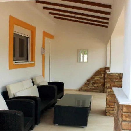 Anemomylos Luxus Suites-boutique & Pool Λευκίμμη