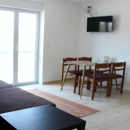 Anemomylos Luxus Suites-boutique & Pool Λευκίμμη