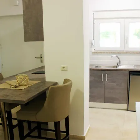 Anemomylos Luxus Suites-boutique & Pool Λευκίμμη