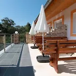 Διαμέρισμα Anemomylos Luxus Suites-boutique & Pool Λευκίμμη