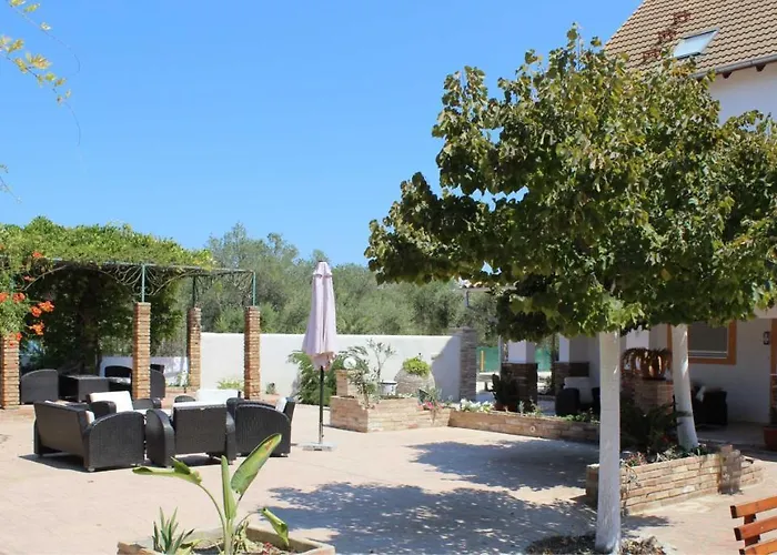 Anemomylos Luxus Suites-boutique & Pool Apartament Lefkimmi